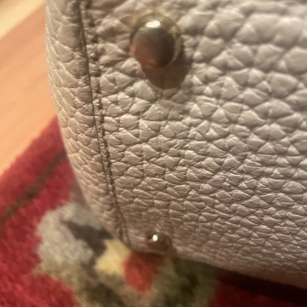 Kate spade Elegant off White Leather Handbag with cream color signature lining. - Picture 8 of 9